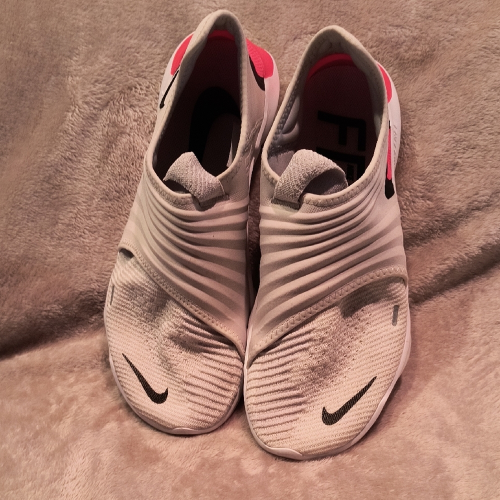 Nike White Athletic Slip-On Shoes with Black Swoosh and Pink Accents